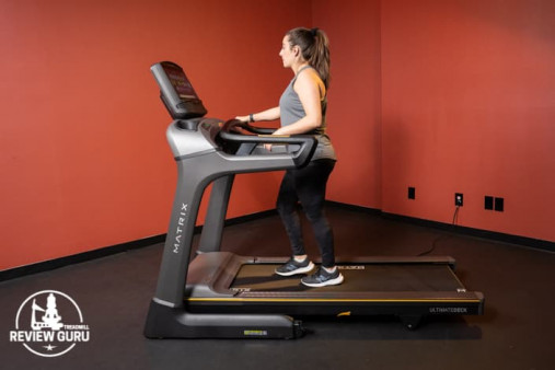 Беговая дорожка домашняя Matrix TF30XIR с 16-дюймовым сенсорным дисплеем