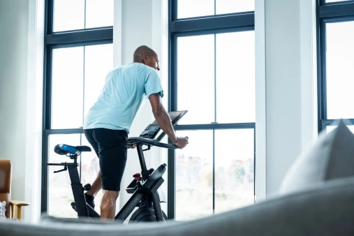 Велотренажер спин-байк Horizon 7.0IC-22 (без подключения к сети 220 Вольт) с магнитной нагрузкой Велотренажер спин-байк Horizon 7.0IC-22 (без подключения к сети 220 Вольт) с магнитной нагрузкой