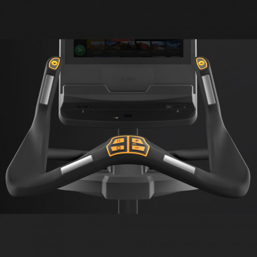 Вертикальный велотренажер Matrix Performance. Консоль LED Вертикальный велотренажер Matrix Performance. Консоль LED